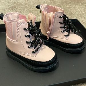 Brand new toddler boots size 4